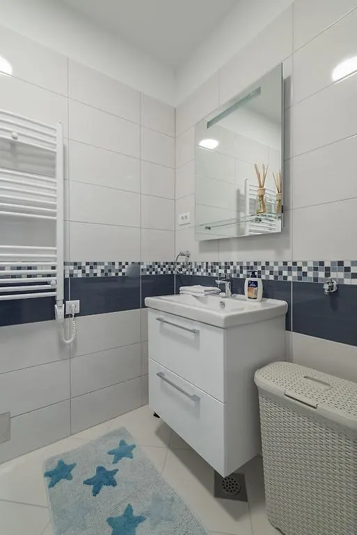 Drop In Split Luxury Suites Apartment